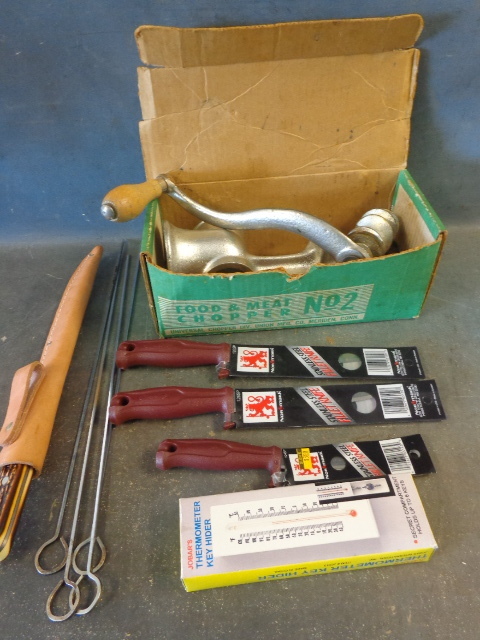 lot 79 image: Food and Meat Chopper, Fillet Knives and more