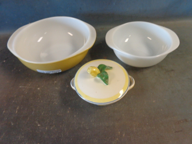 lot 103 image: Vintage Butter Bowl and Pyrex Casseroles