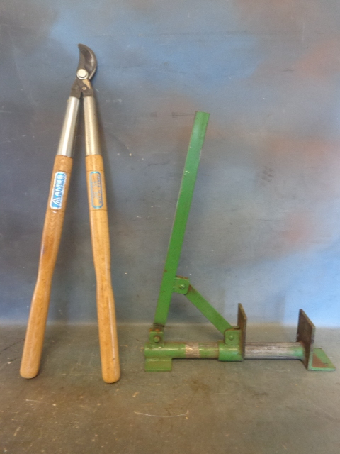 lot 111 image: Branch Cutters and Can Crusher