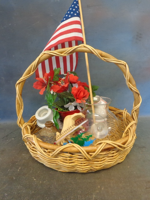 lot 121 image: Miscellaneous Basket