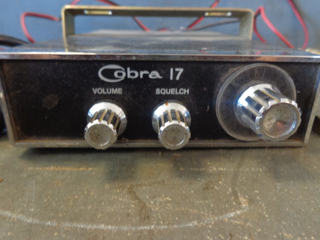 lot 135 image: Cobra 17 CB Radio