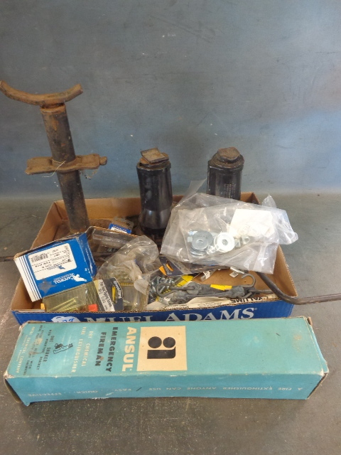 lot 178 image: Auto Jacks, Fire Extinguisher and more
