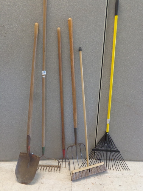 lot 180 image: Yard Tools