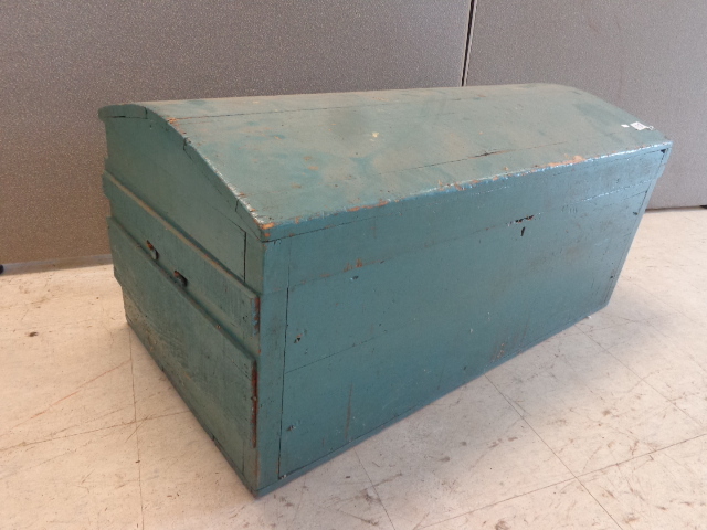 lot 188 image: Wood Trunk