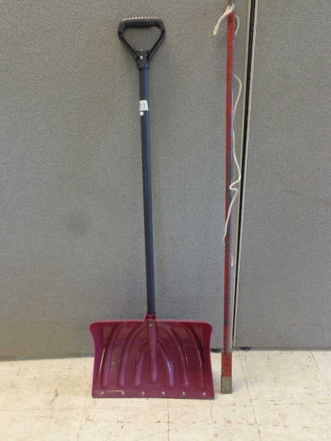 lot 193 image: Snow Shovel and Ice Chipper