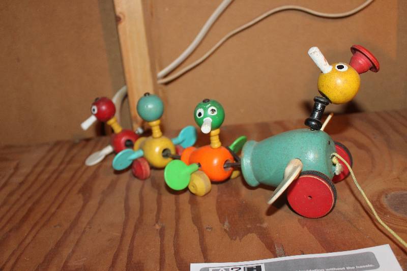 lot 1660 image: Vintage Childrens Toy