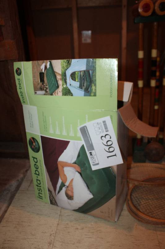 lot 1663 image: Inst-bed Airbed w Built-in Pump
