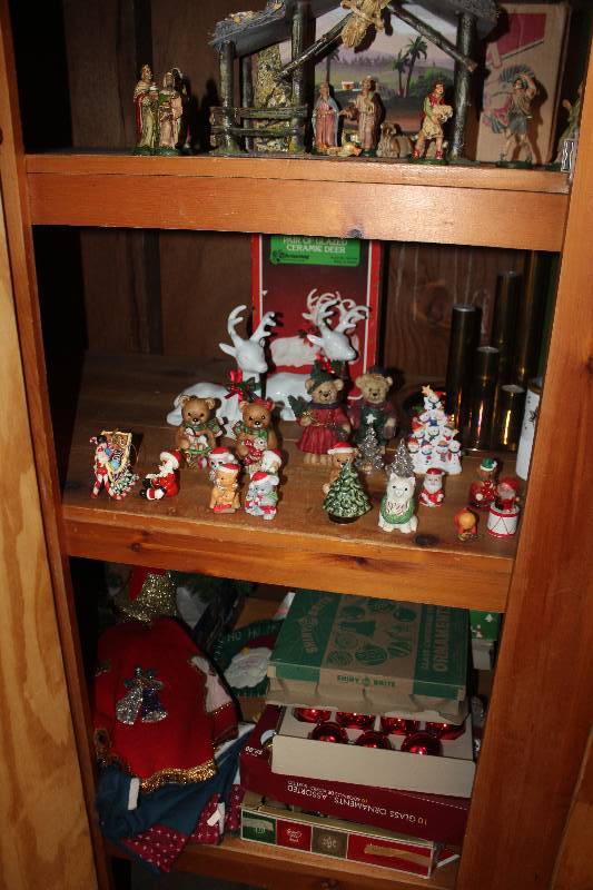 lot 1665 image: Lot of (3) Shelves of Christmas Decorations