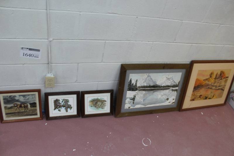 lot 1640 image: Lot of (5) Framed Matted Signed Pictures
