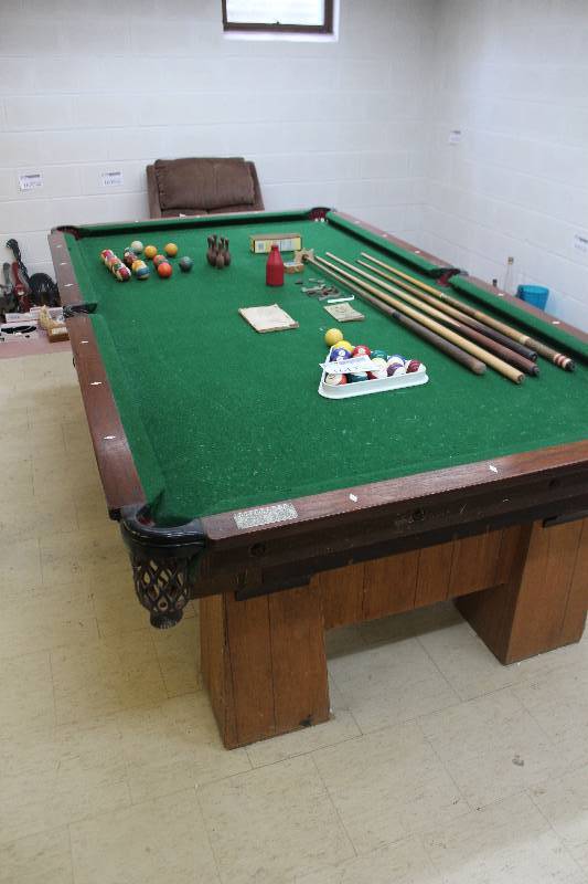 lot 1612 image: Vintage Pool Table