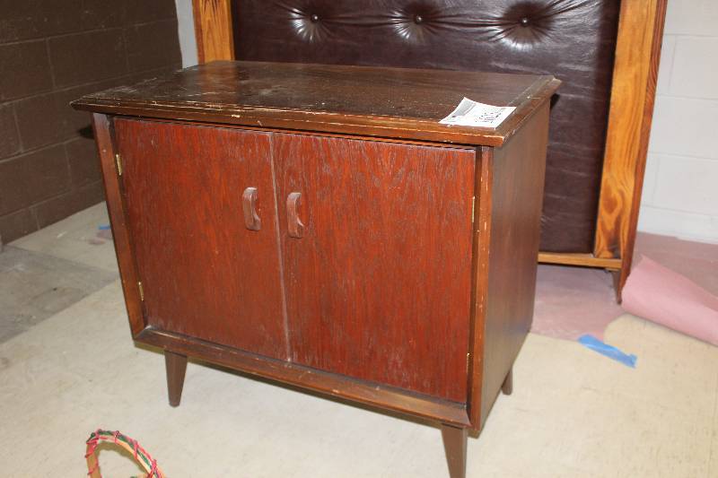 lot 1623 image: TV Turned Into Stand