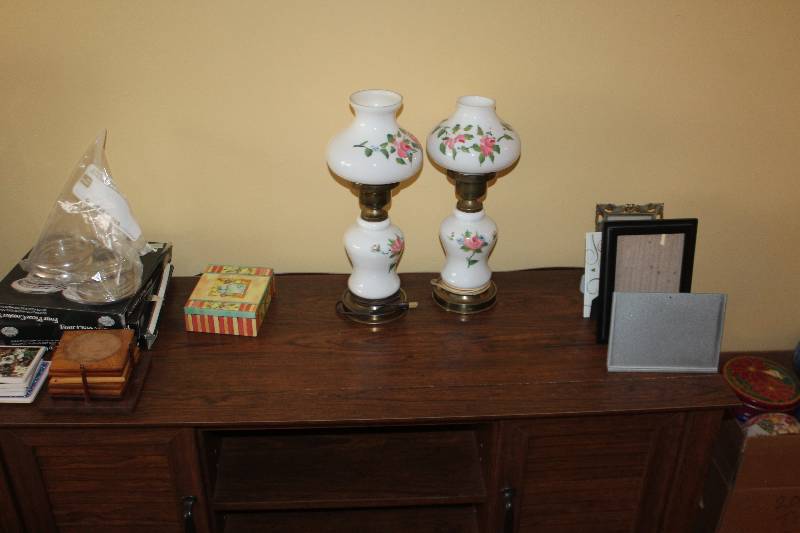 lot 1702 image: 2-Lamps, Picture Frames, Coasters