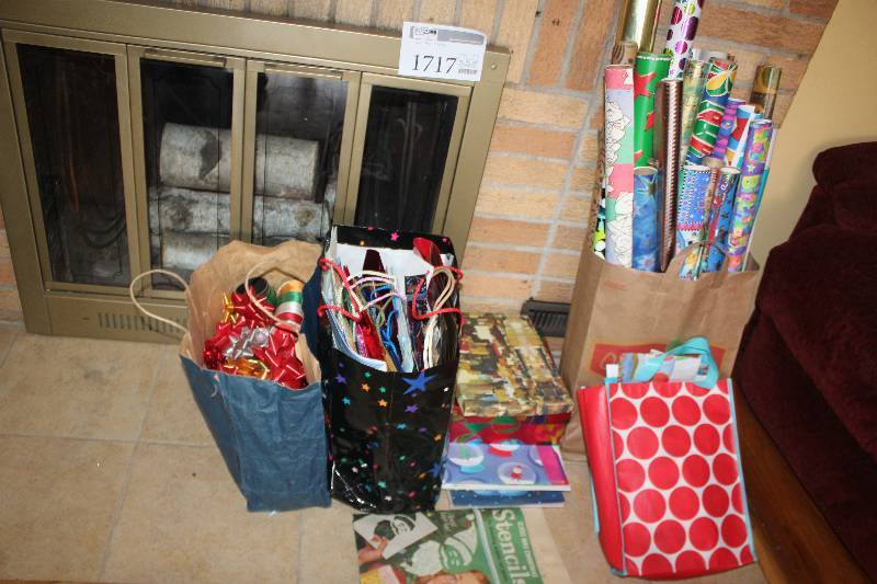 lot 1717 image: Gift Bags, Wrap