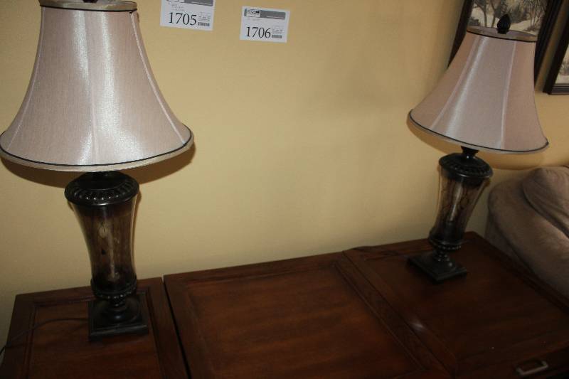 lot 1706 image: Lot of (2) Table Lamps