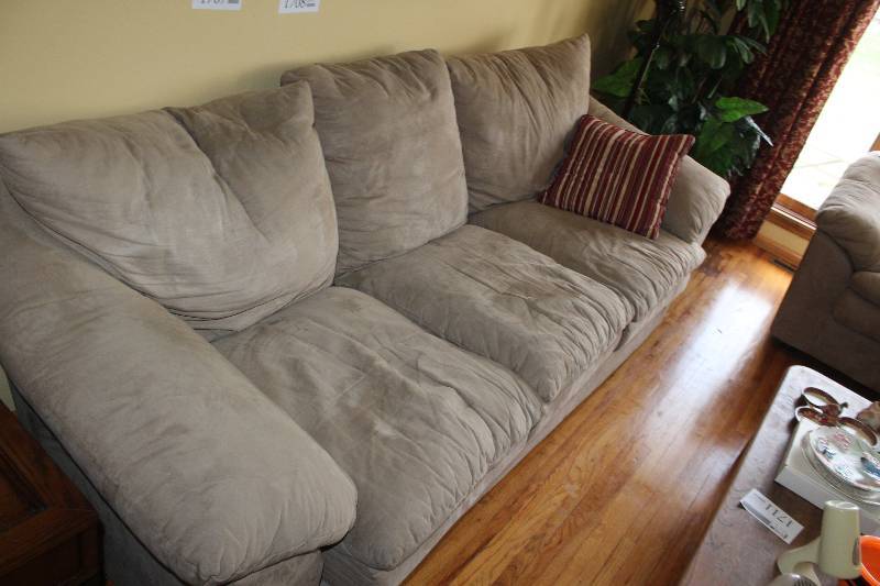 lot 1708 image: Couch, Love Seat