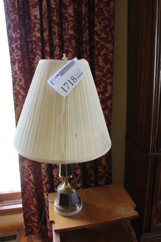 lot 1718 image: Table Lamp