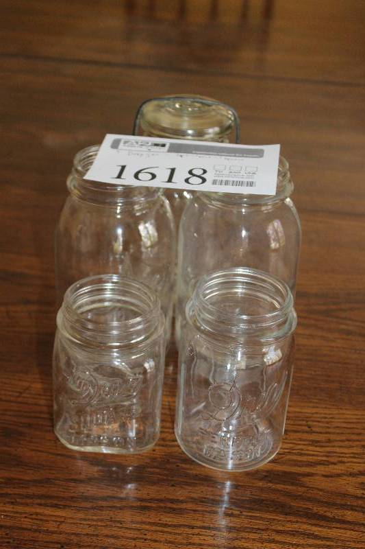 lot 1618 image: Lot of (5) Drey Square Mason Glass Jars