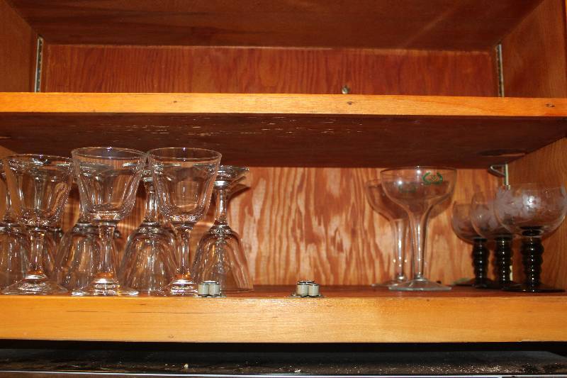 lot 1740 image: Shelf Lot of Wine Glasses