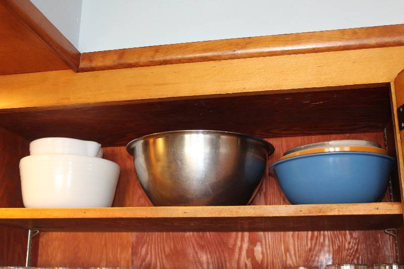 lot 1730 image: Pyrex Bowls