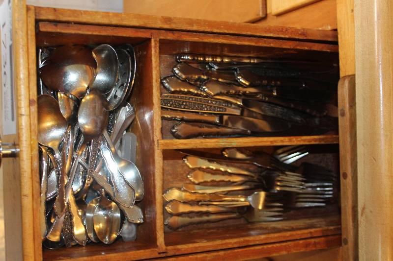 lot 1736 image: Silverware