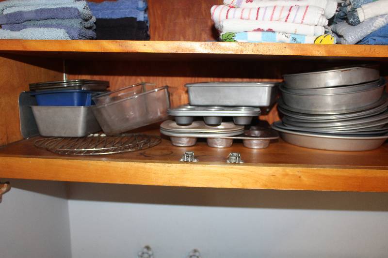 lot 1729 image: Muffin Pans, Bread Pans