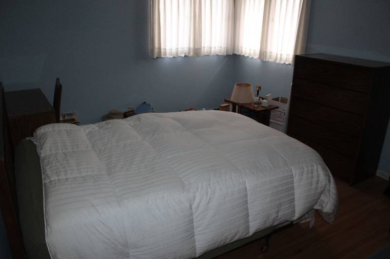 lot 1681 image: Bed, Dresser, Desk