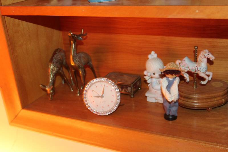 lot 1671 image: Shelf Lot of Decorations Includes Cats, Unicorns, Deer