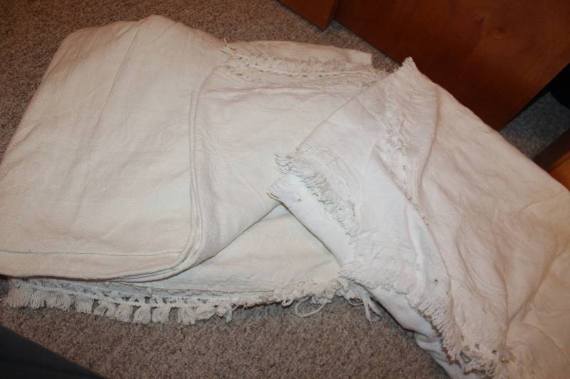 lot 1679 image: Blankets