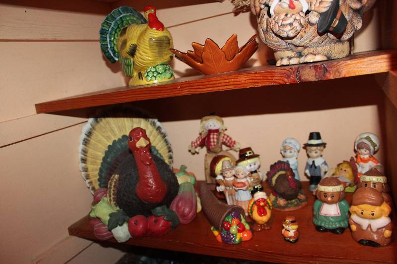 lot 1673 image: Thanksgiving Decorations