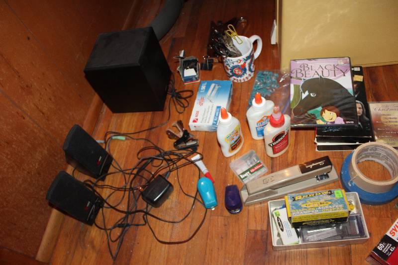 lot 1693 image: Misc Floor Lot of Electronics, Crafts