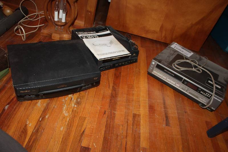lot 1688 image: Lot of (3) Electronics Includes 1) Quasar VHQ-940 4-Head VCR AND 1) Audiovox AVP4000 VCR w Manual AND 1) Toshiba V-M415 VCR w Manual