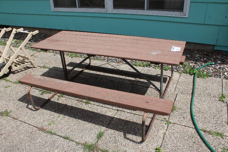 lot 1770 image: Picnic Table