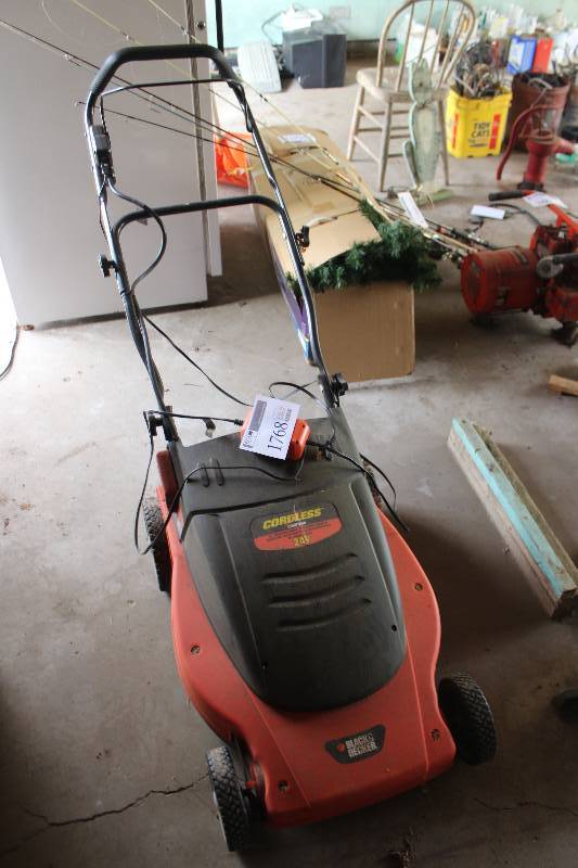 lot 1768 image: Black & Decker Electric Mulching Mower