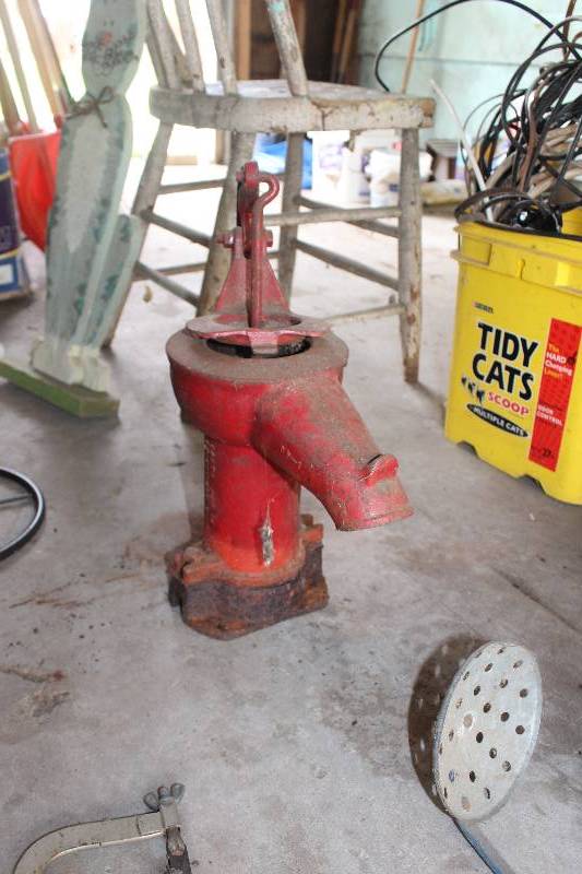 lot 1760 image: Vintage Water Pump