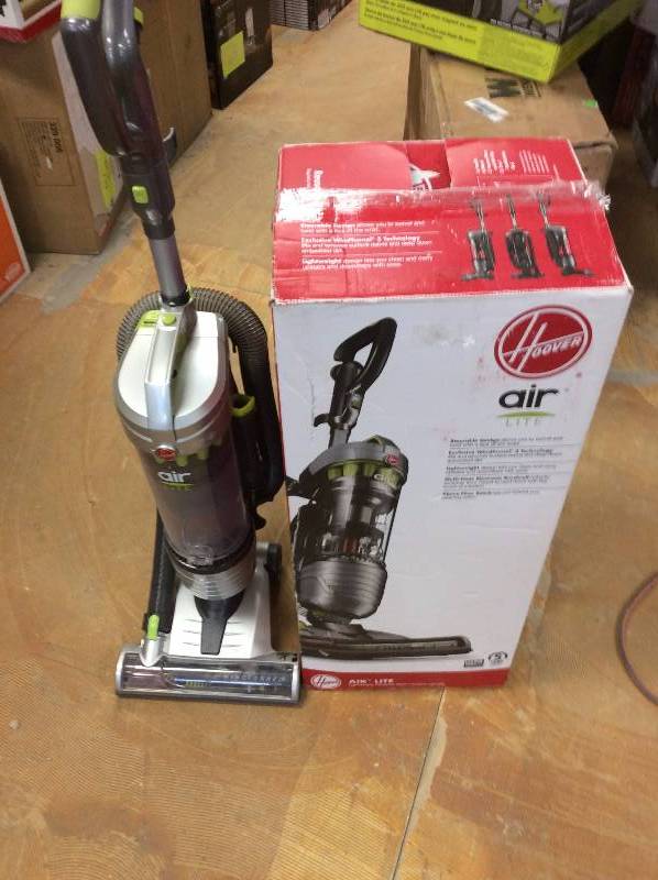 lot 14 image: Hoover WindTunnel Air Sprint Bagless Upright Vacuum Cleaner  in working conditions