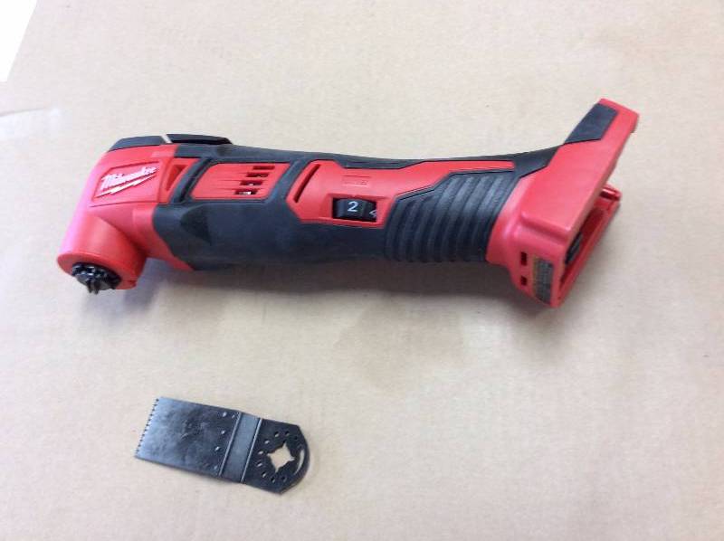 lot 19 image: Milwaukee M18 18-Volt Lithium-Ion Cordless Multi-Tool (Bare Tool), Model#  2626-20  missing attachment in working conditions