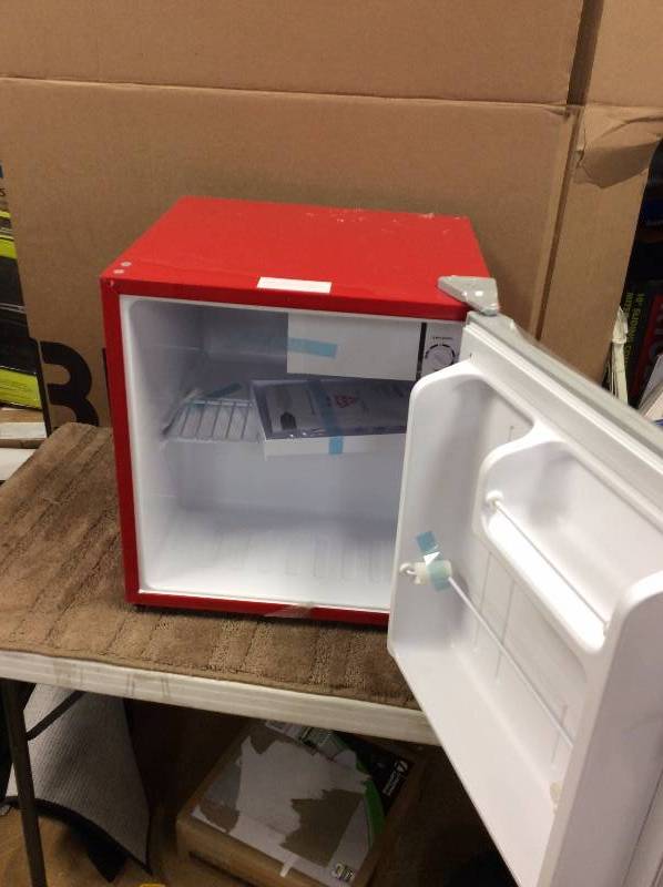 lot 36 image: IGLOO 1.6 cu. ft. Mini Refrigerator Red  in working conditions
