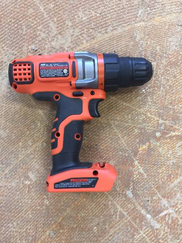 lot 64 image: BLACKDECKER 20-Volt Max Lithium-Ion Cordless DrillDriver in working conditiosn