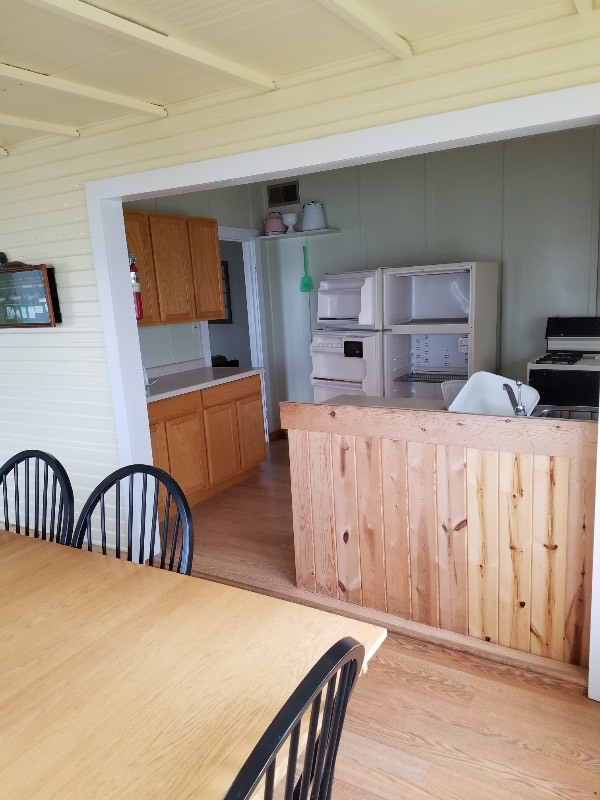 lot 1 image: 4 Bedroom Cabin Rental 527-63