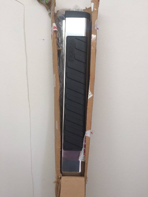 lot 11 image: DeeZee Nerf Bars