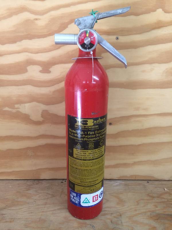 lot 17 image: Fire Extinguisher