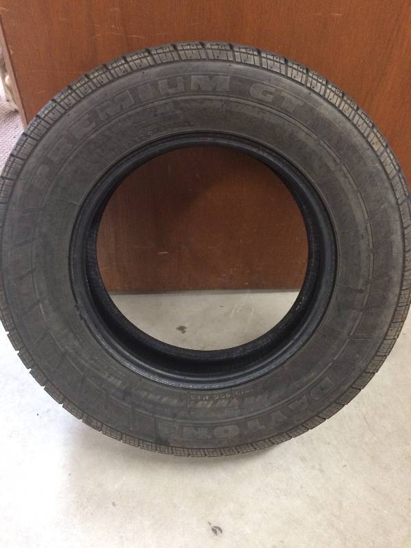 lot 29 image: Daytona Premium GT Tire