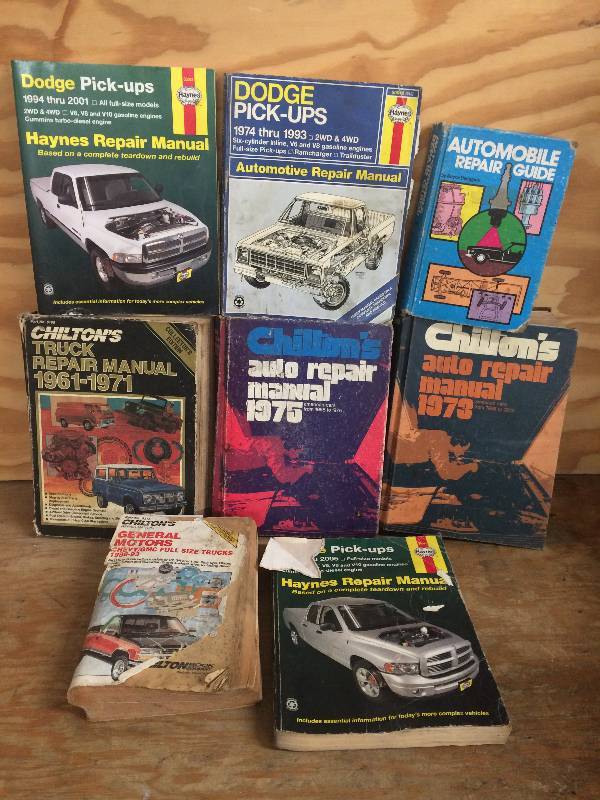 lot 32 image: Automotive Manuals
