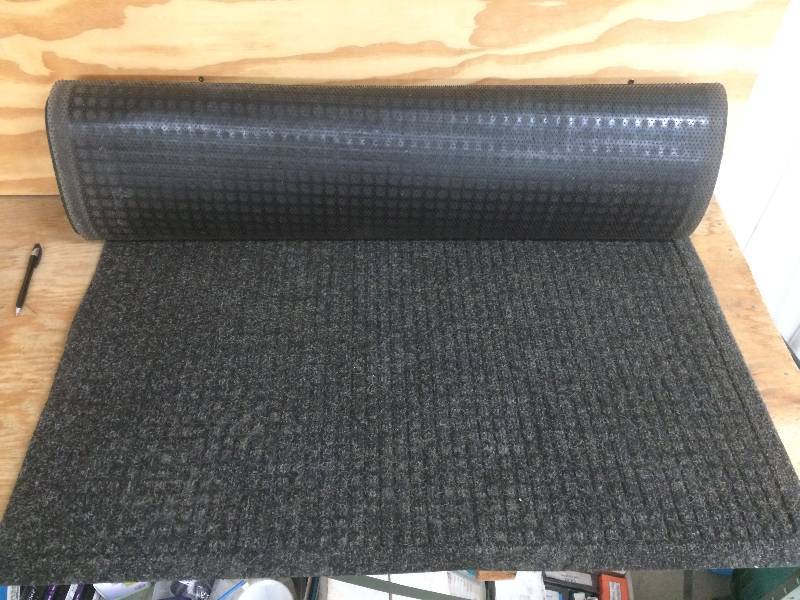 lot 46 image: Entrance Door Rug