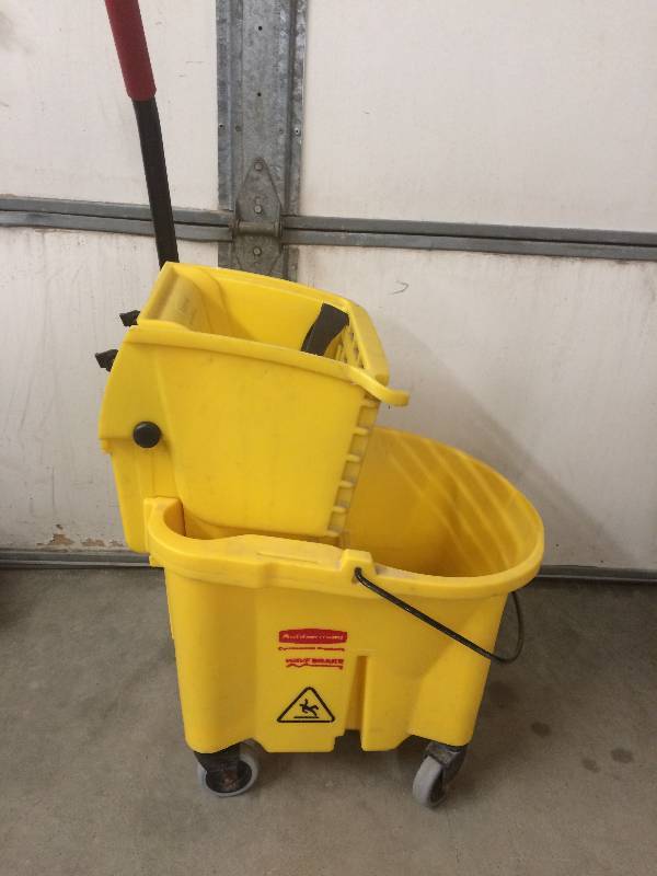 lot 51 image: Mop Bucket