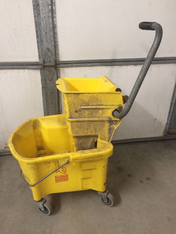 lot 52 image: Mop Bucket