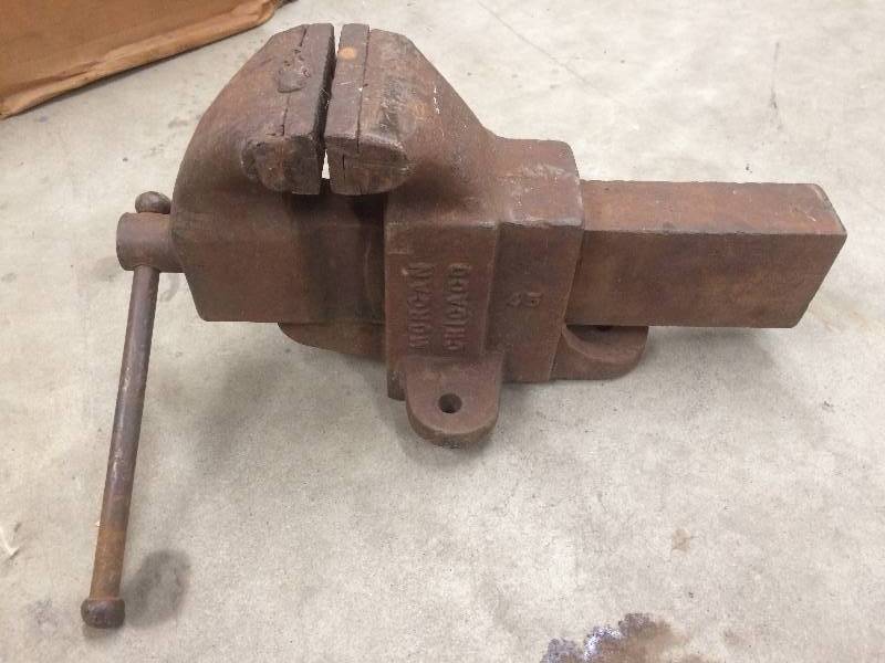 lot 67 image: Bench Vise