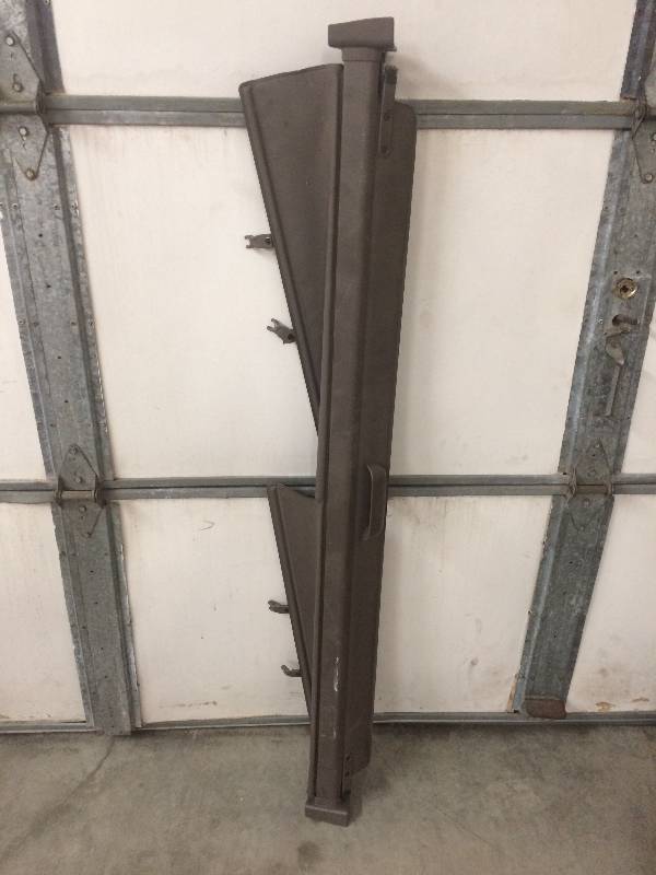 lot 76 image: Toyota 4-Runner Cargo Area Cover