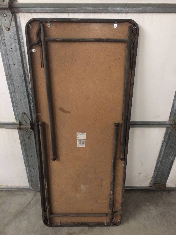 lot 102 image: Folding Table