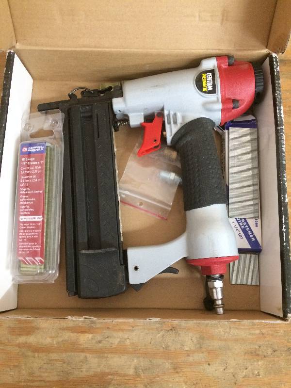 lot 104 image: Air NailerStapler